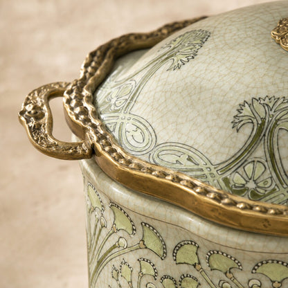 Boîte Art Nouveau en porcelaine craquelée à décor de hérons, détail anse bordure