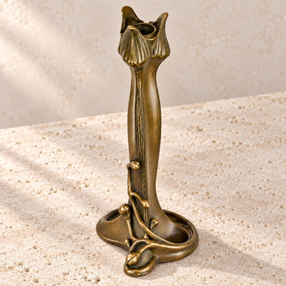 Bougeoir Art Nouveau en bronze à décor végétal, vue d'ensemble angle