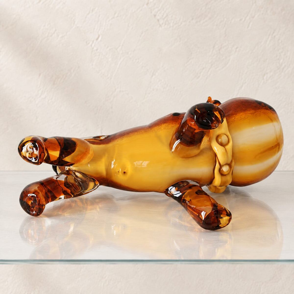 Bouledogue anglais en verre soufflé ambré, vue de dessus, corps