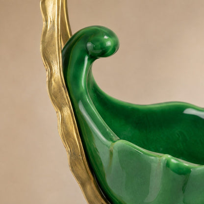 Coupe en porcelaine verte au colibri en bronze doré, détail attache bronze