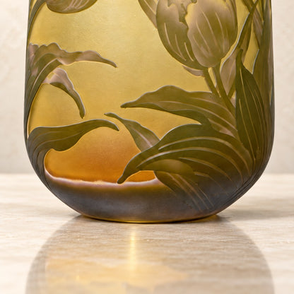 Vase camée en pâte de verre décor tulipes et papillon, base
