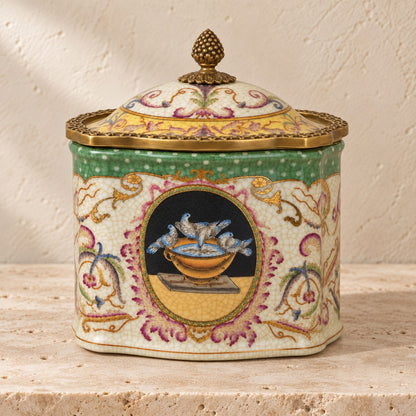 Boîte à thé en porcelaine craquelée à décor de colombes, vue trois quarts