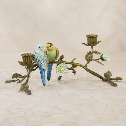 Bougeoir branche aux perruches en porcelaine et bronze doré, vue d'ensemble profil