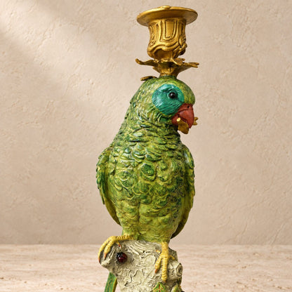 Bougeoir au perroquet vert en bronze polychrome sur socle, vue de trois quarts