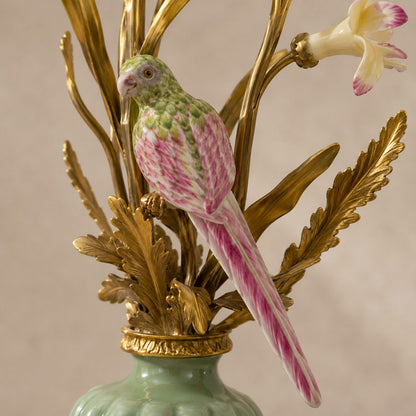Bougeoir en porcelaine céladon et bronze doré aux oiseaux, détail col vase