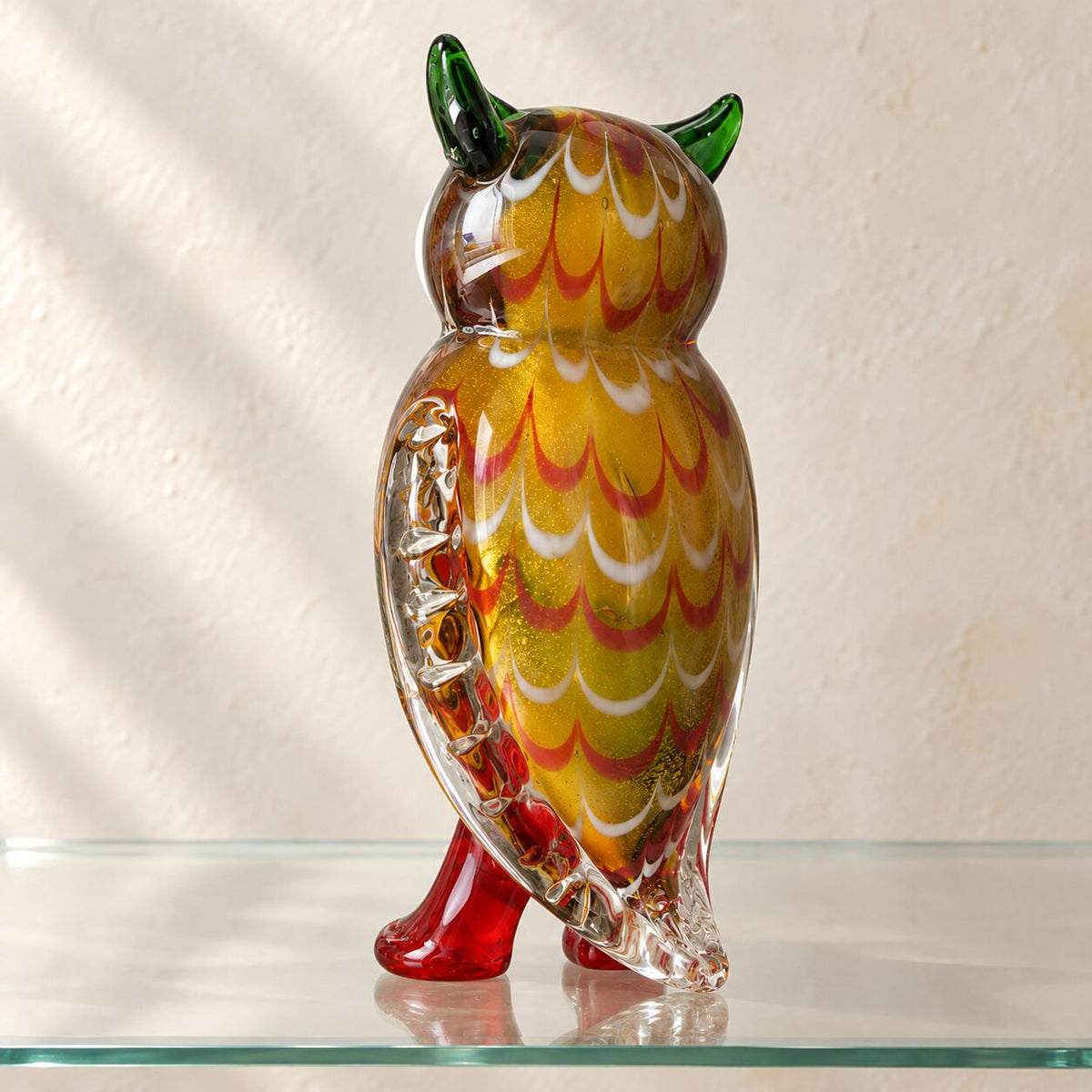 Hibou en verre soufflé aux tons ambrés, vue de dos