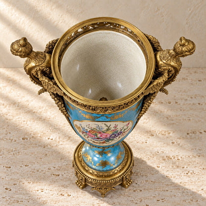 Potiche couverte en porcelaine bleu céleste et bronze doré, vue de dessus intérieur sans couvercle