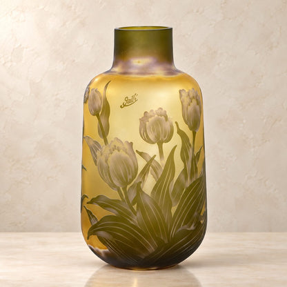 Vase camée en pâte de verre décor tulipes et papillon, face tulipes et inscription gravée