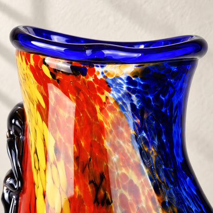 Vase sculpture visage cubiste de face en verre polychrome style Murano, détail col bordure bleue gros plan