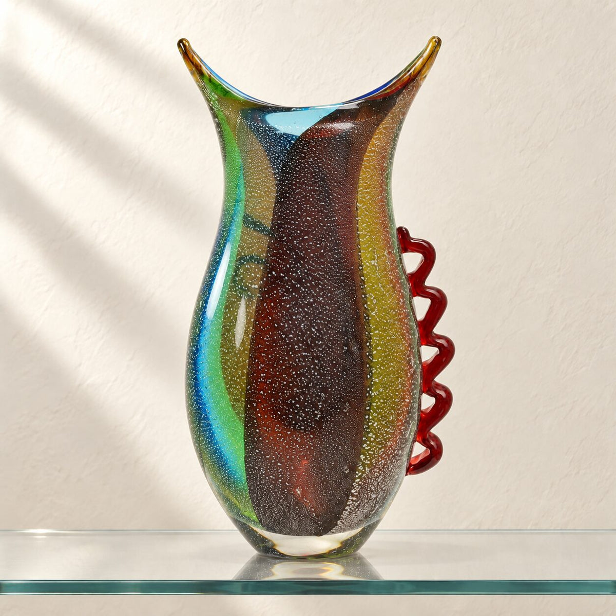 Vase visage abstrait en verre polychrome style Murano, vue de dos