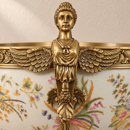 Coupe en porcelaine craquelée à décor floral, monture bronze - H. 42 cm