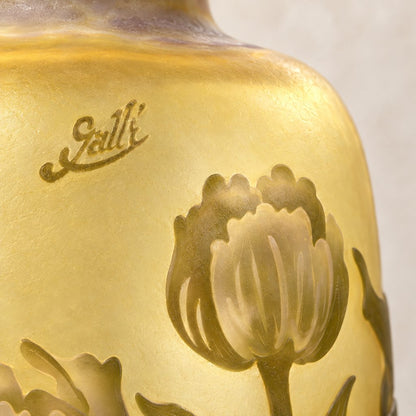 Vase camée en pâte de verre décor tulipes et papillon, détail de l'inscription gravée, vue 7
