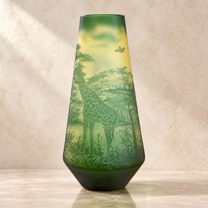 Vase camée en verre multicouche décor girafes et savane, face girafes acacia