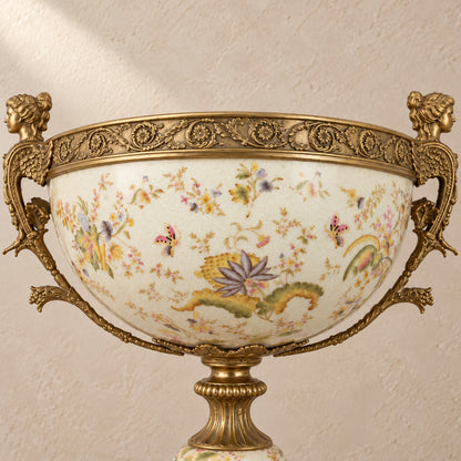 Coupe en porcelaine craquelée à décor floral, monture bronze - H. 42 cm