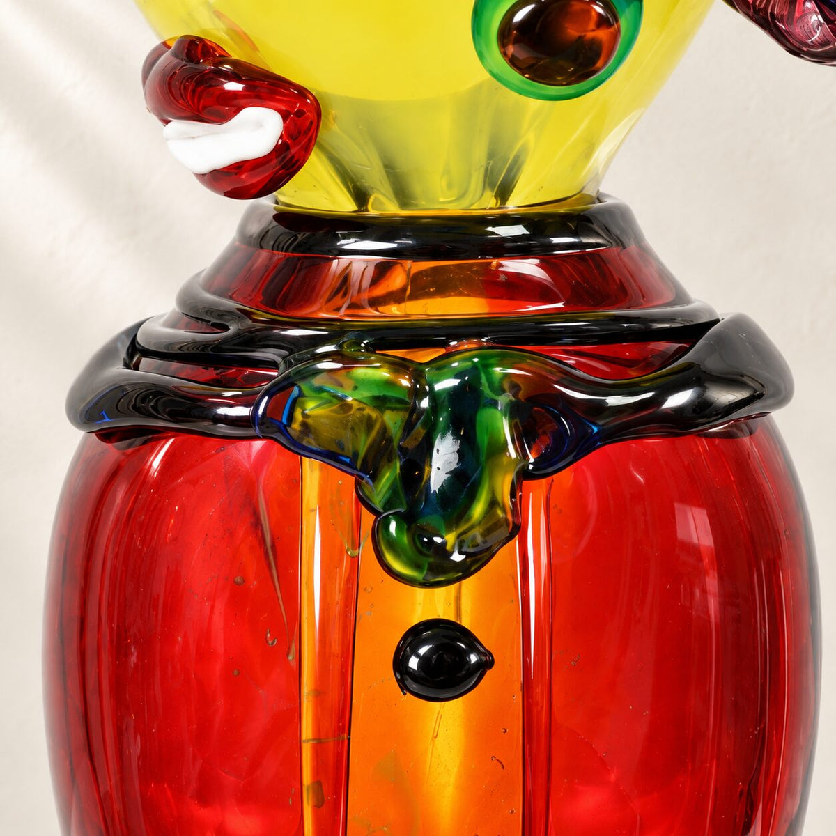 Buste de clown en verre soufflé polychrome, détail du nez et de la bouche