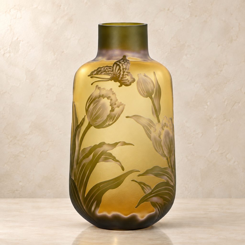 Vase camée en pâte de verre décor tulipes et papillon, face papillon tulipes
