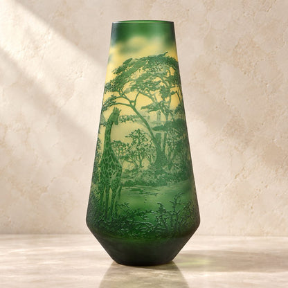 Vase camée en verre multicouche décor girafes et savane, vue complémentaire