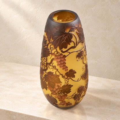 Vase en verre multicouche à décor de vigne et raisins, vue plongeante