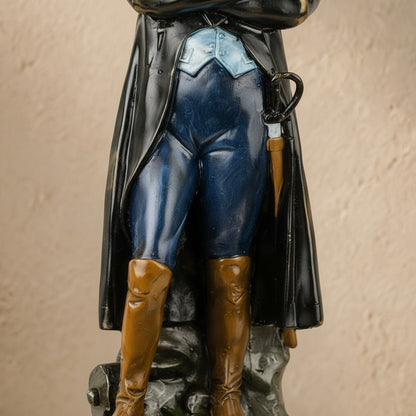 Statuette de Napoléon Bonaparte en bronze polychrome sur socle en marbre noir, vue de détail