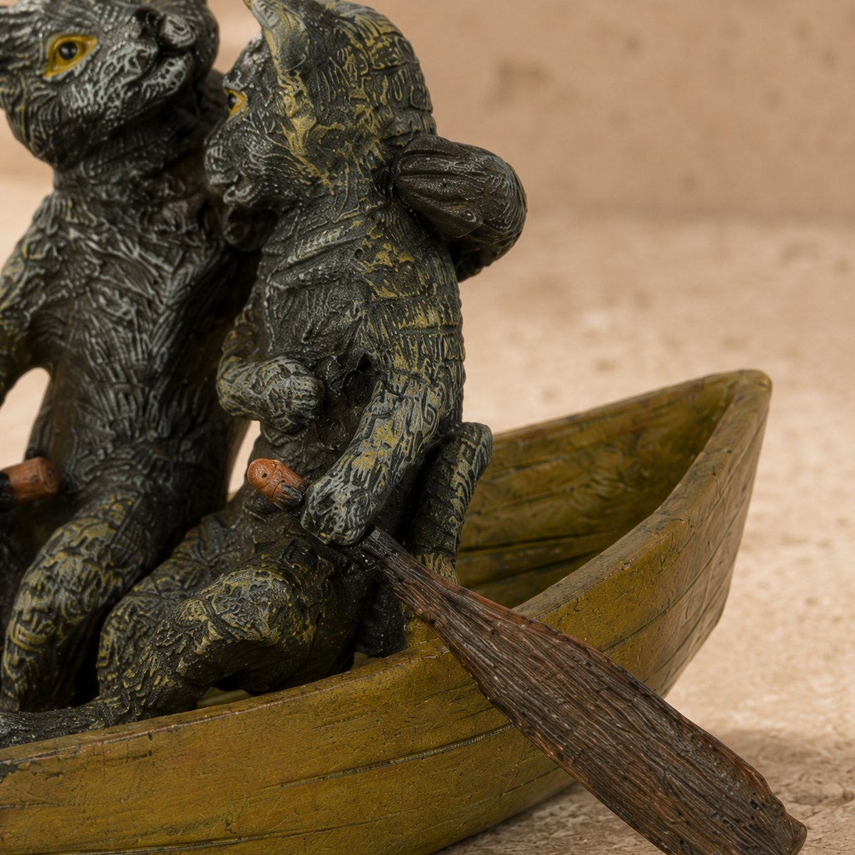 Bronze de Vienne, deux chats ramant dans une barque, vue 5