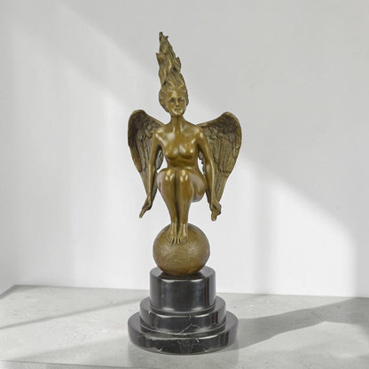 Bronze Femme Ailée aux Cheveux de Flammes sur Sphère