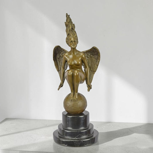 Bronze Femme Ailée aux Cheveux de Flammes sur Sphère