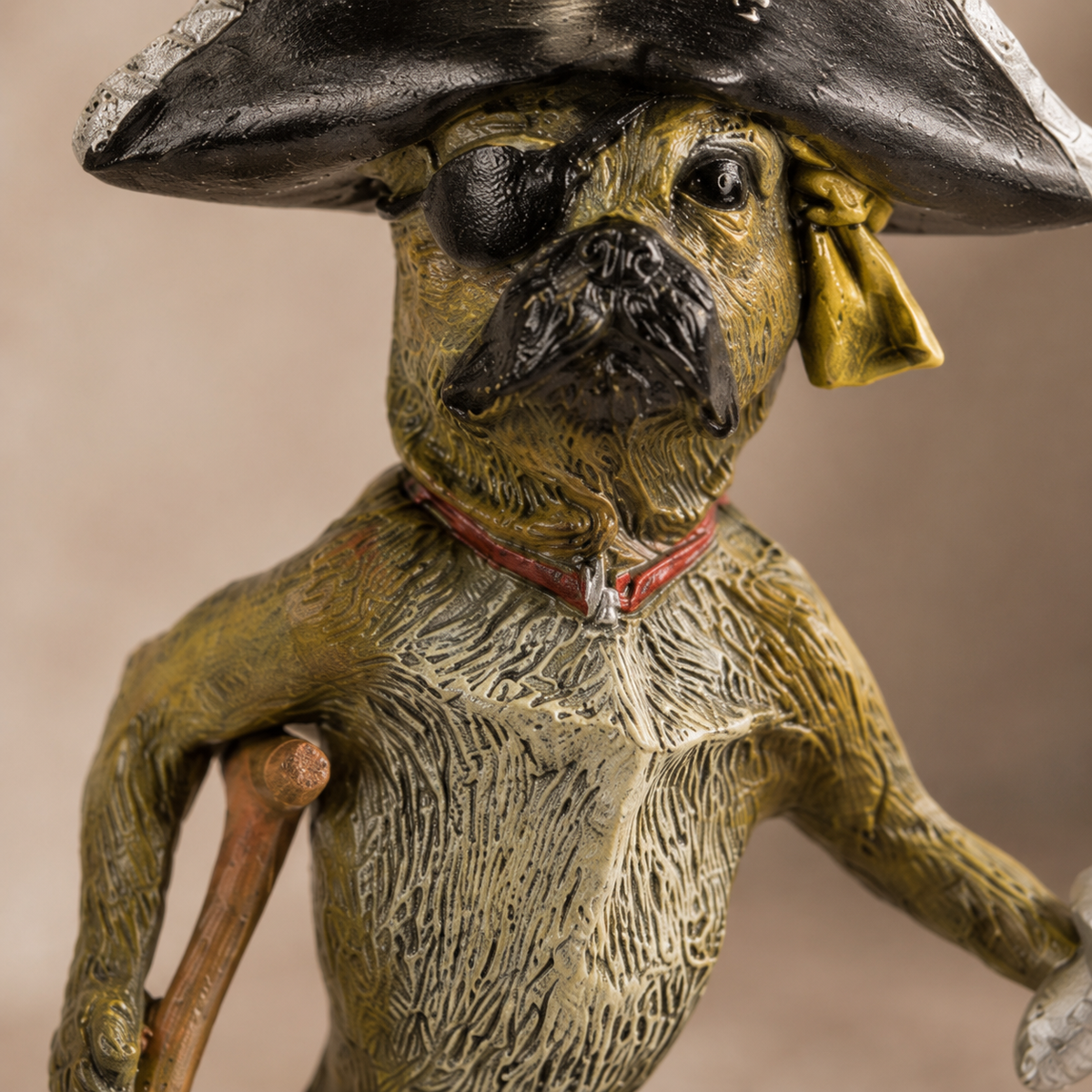 Bronze polychrome carlin pirate au sabre et bicorne, vue 6