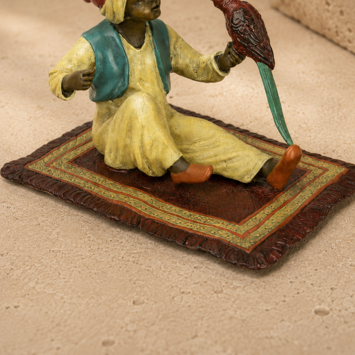 Bronze polychrome jeune garçon oriental au perroquet sur tapis, vue 6