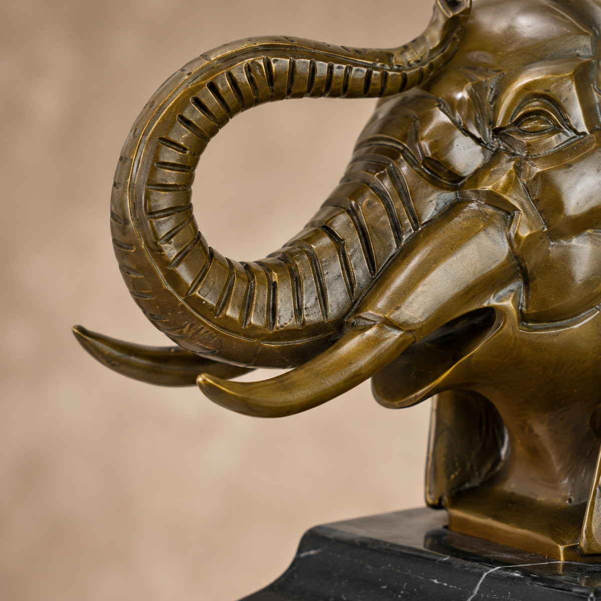 Buste d'éléphant en bronze Art Déco d'après F. Bazin, vue 3