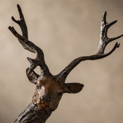Buste de cerf en bronze patiné sur socle en marbre noir, vue 3
