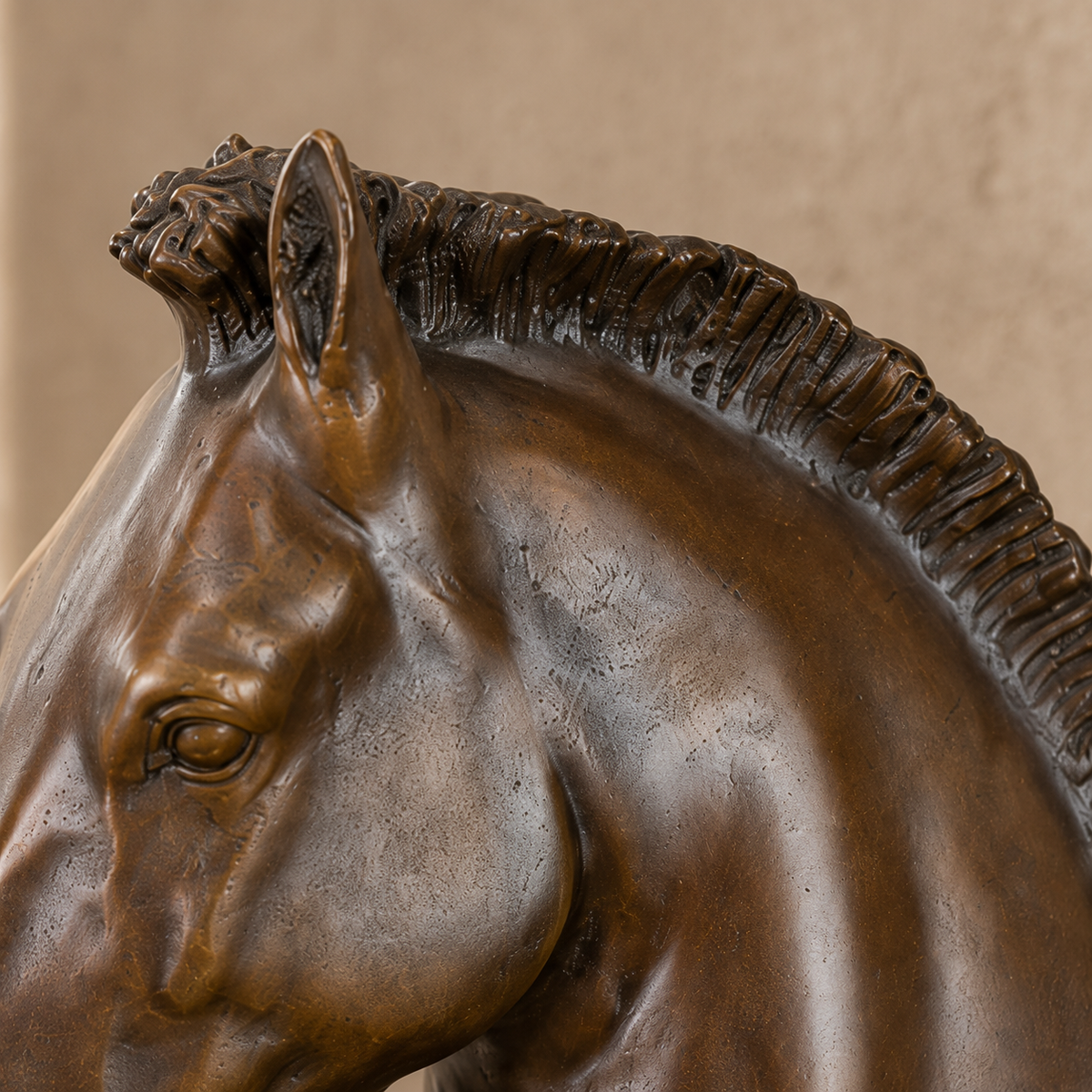 Buste de cheval en bronze patiné sur socle en marbre noir, vue 5
