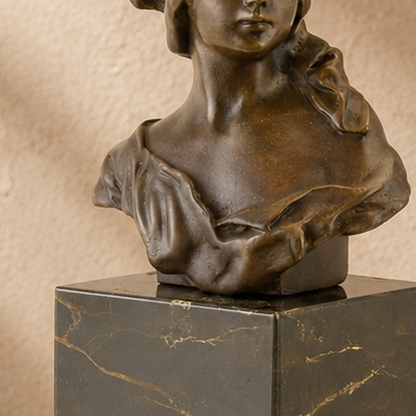 Buste de jeune femme en bronze patiné sur socle marbre, vue 5