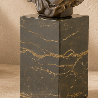 Buste de jeune femme en bronze patiné sur socle marbre, vue 7