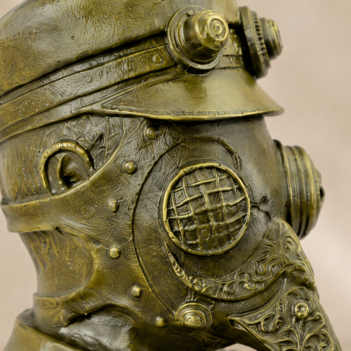 Buste Médecin de la Peste style steampunk en bronze patiné, vue 4