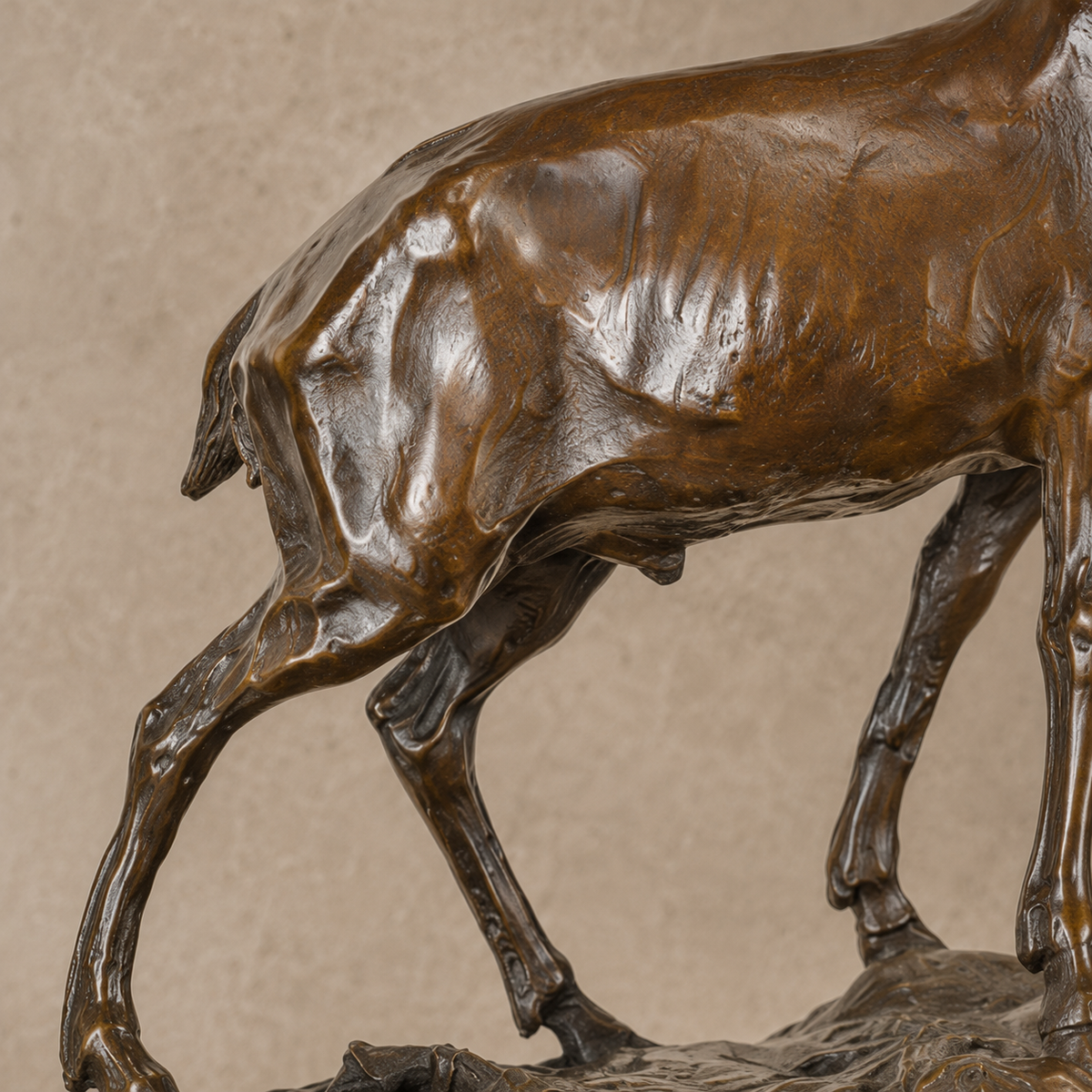 Cerf bramant sur rocher en bronze patiné socle marbre, vue 6