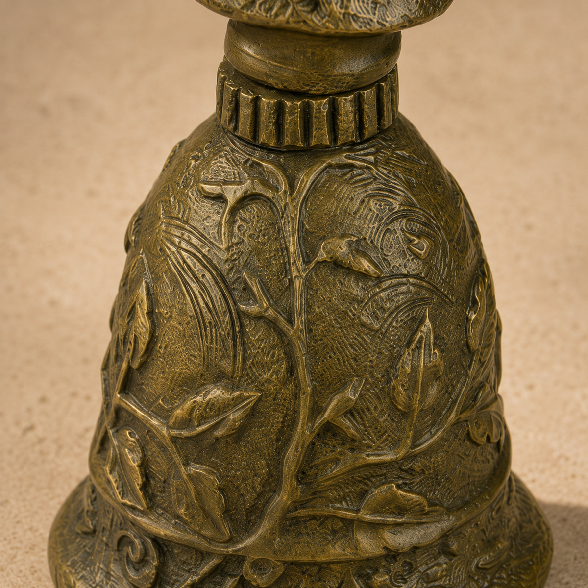 Clochette de table en bronze à poignée tête de lévrier, vue 4