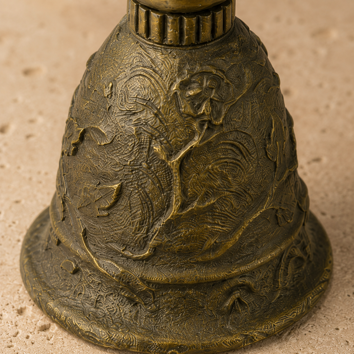 Clochette de table en bronze à tête de chien de chasse, vue 3