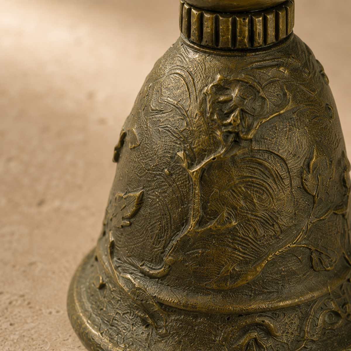 Clochette de table en bronze à tête de chien de chasse, vue 6