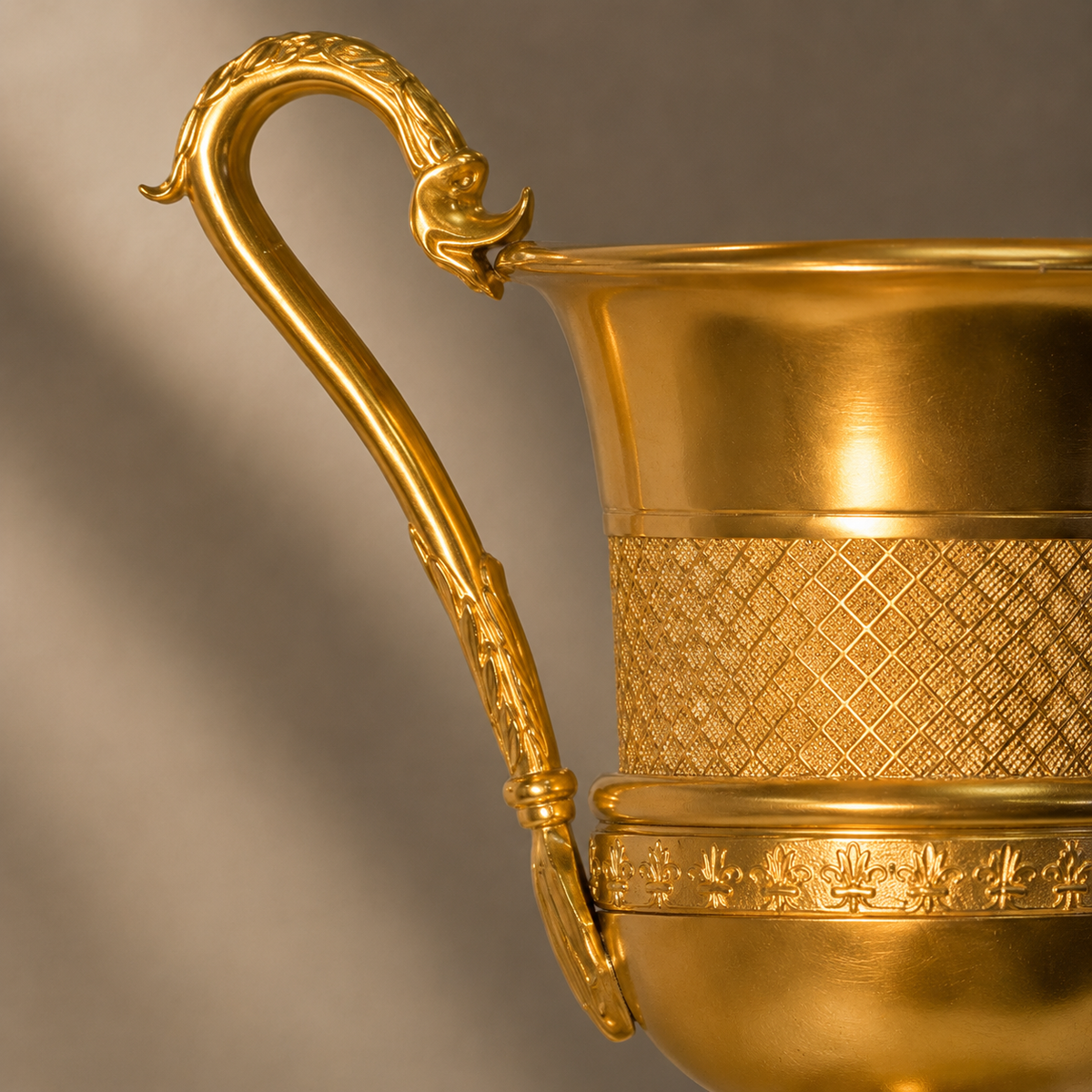 Coupe Médicis en bronze doré sur colonne, style Empire, vue 3