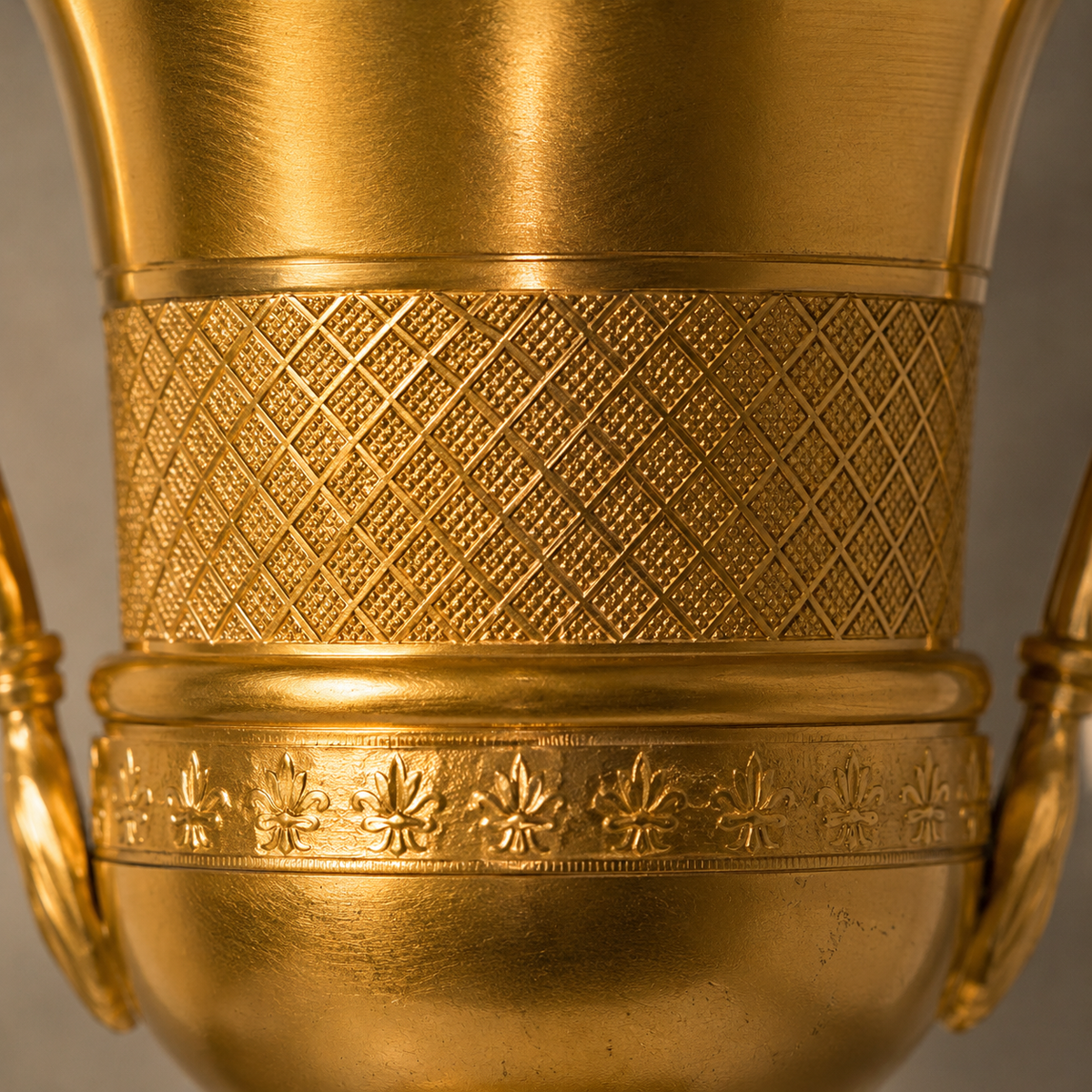 Coupe Médicis en bronze doré sur colonne, style Empire, vue 4