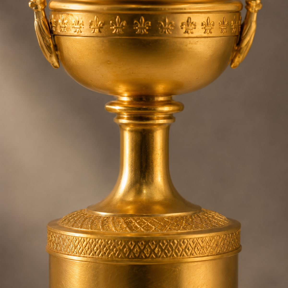 Coupe Médicis en bronze doré sur colonne, style Empire, vue 5