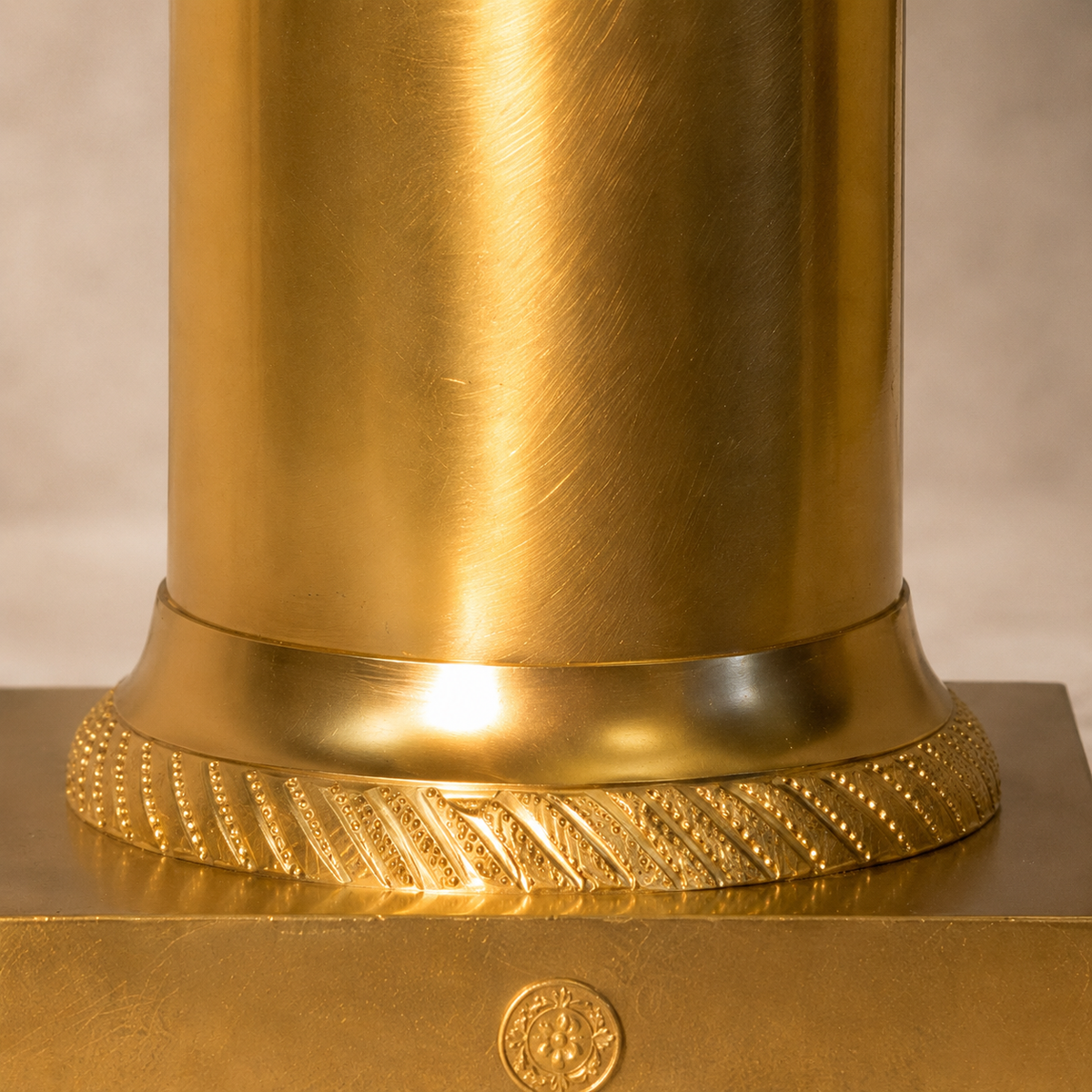 Coupe Médicis en bronze doré sur colonne, style Empire, vue 6