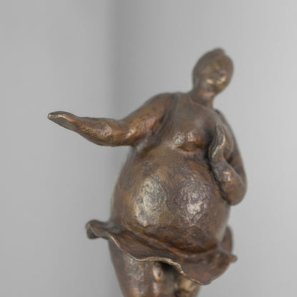 Sculpture bronze danseuse aux formes généreuses style Botero, vue 5