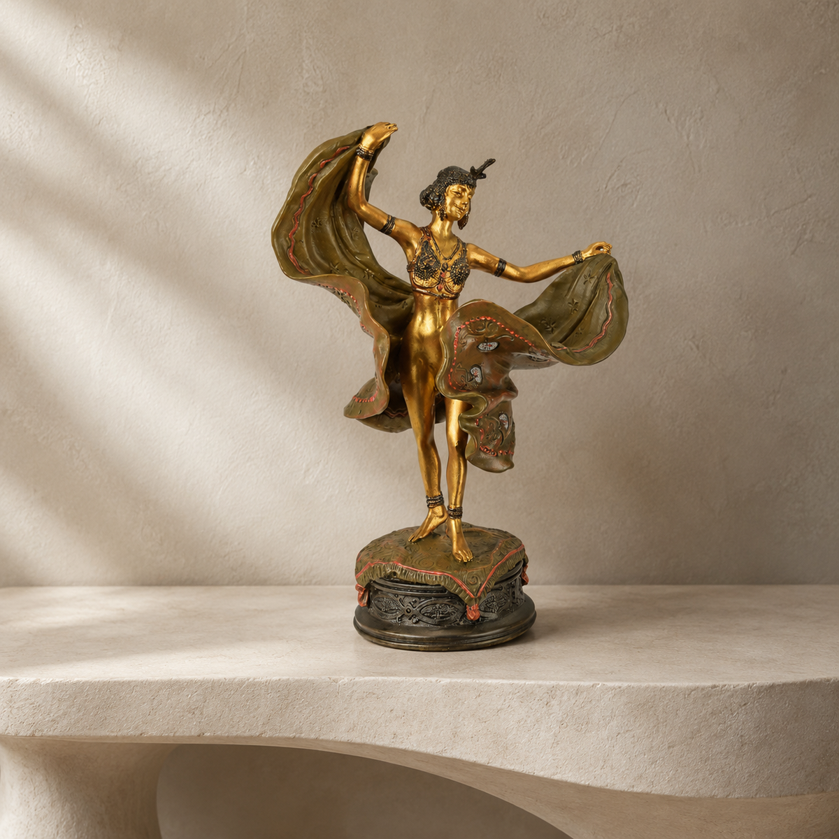 Danseuse orientale aux voiles, sculpture bronze polychrome