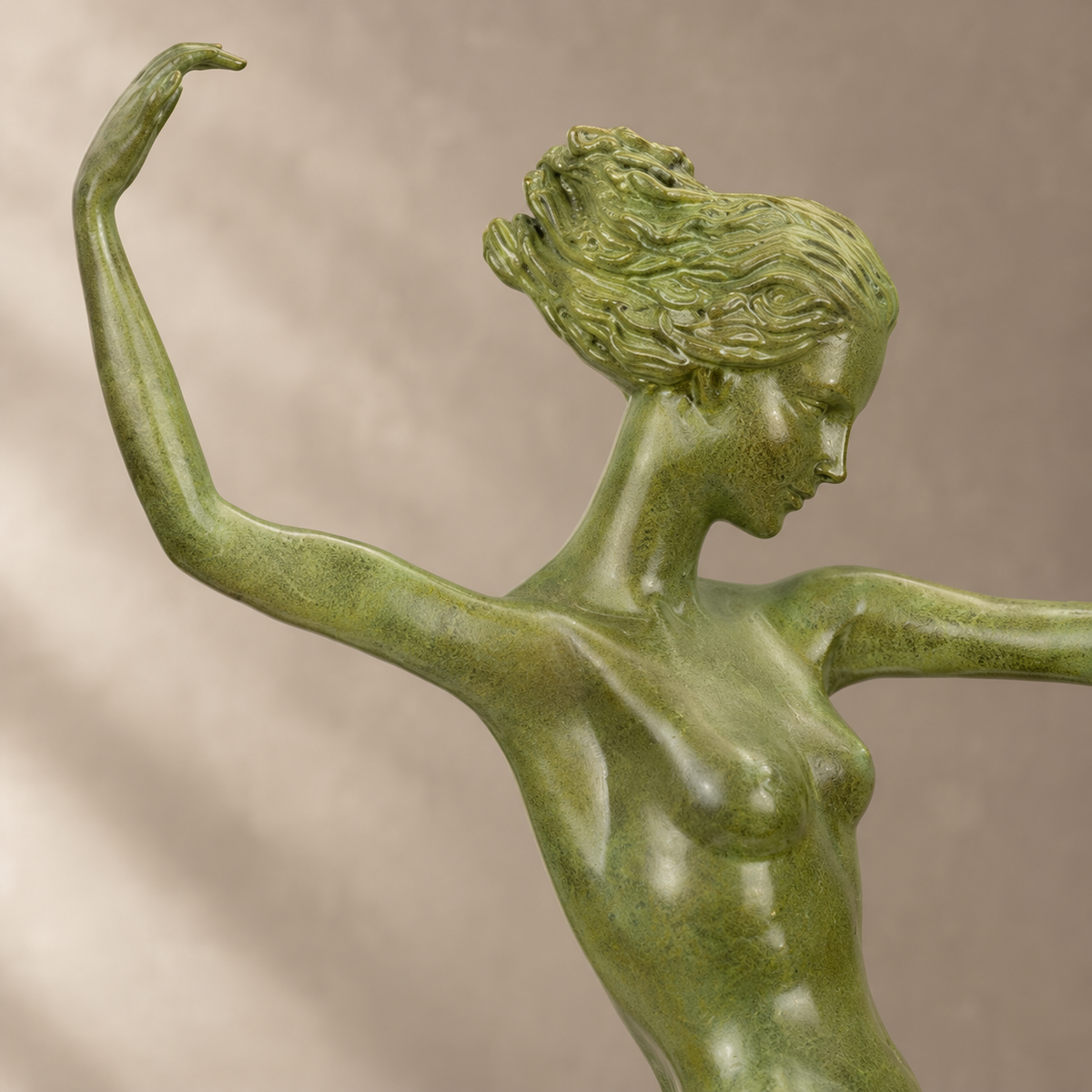 Diane chasseresse à l'arc avec deux lévriers, bronze Art Déco, vue 3