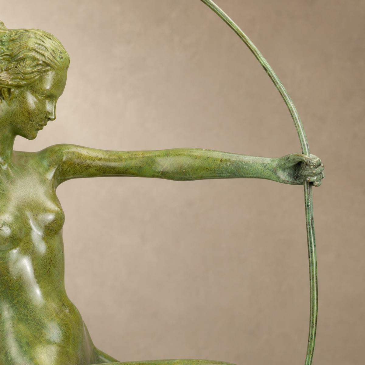 Diane chasseresse à l'arc avec deux lévriers, bronze Art Déco, vue 4