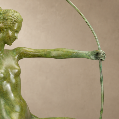 Diane chasseresse à l'arc avec deux lévriers, bronze Art Déco, vue 4