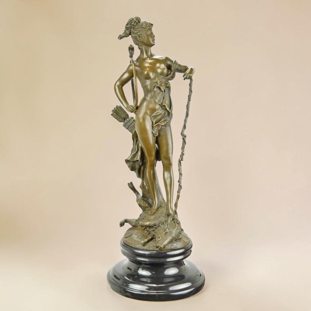 Diane chasseresse en bronze patiné doré sur socle marbre, vue 4