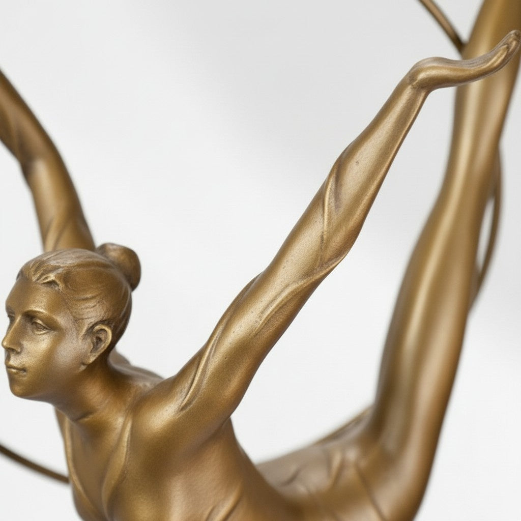 Sculpture bronze doré gymnaste au cerceau sur socle marbre, vue 4