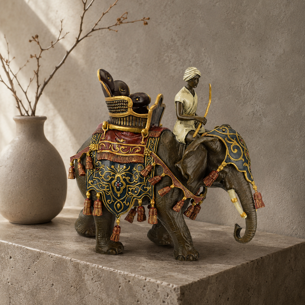 Éléphant d'apparat indien et son cornac en résine polychrome